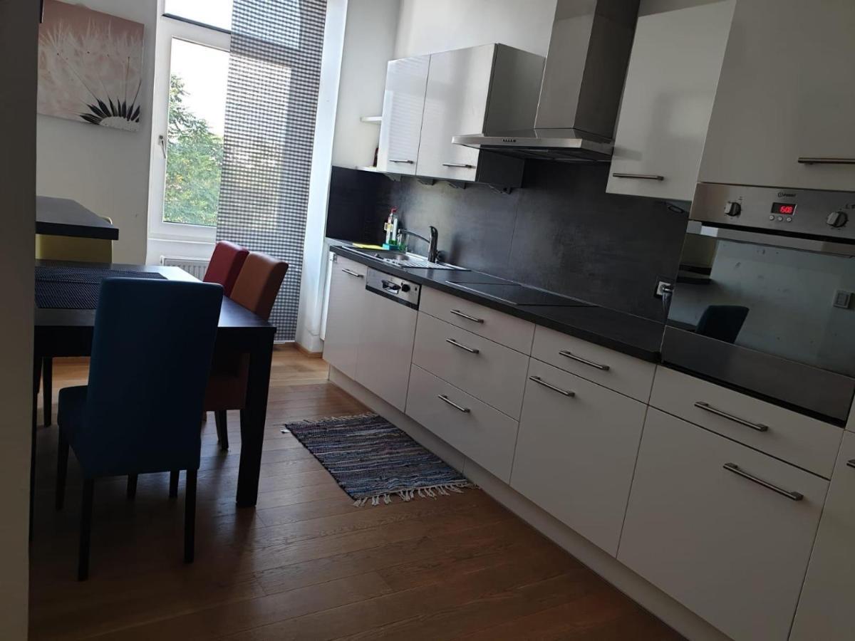 Deluxe Apartment 5P Mm Vienna Exterior photo